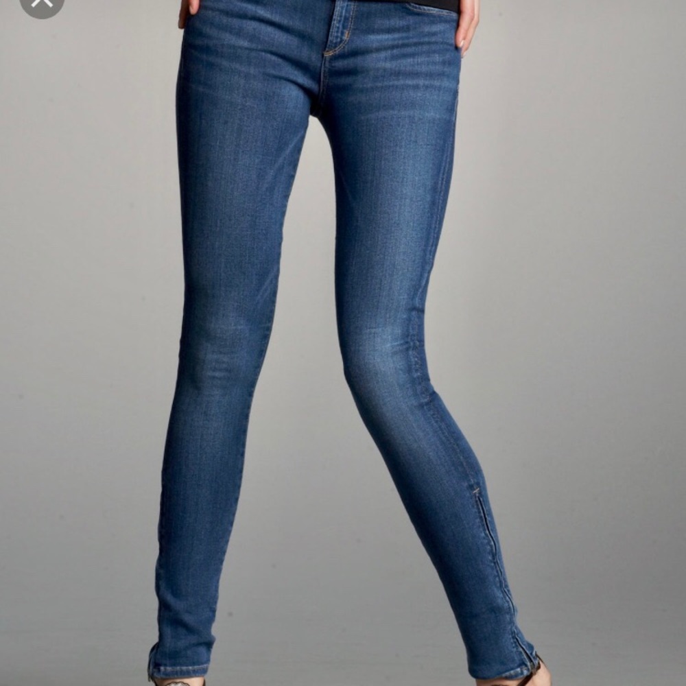 NWOT COH Phantom skinny jeans with ankle zips